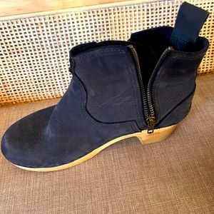 No.6 5" Leather Clog Buckle Boot on Mid Heel in Navy blue. Size 40, fit a 9.
